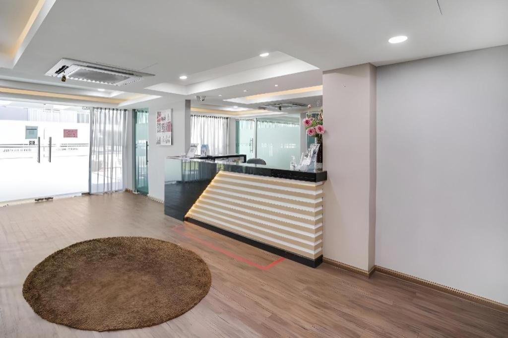Capital O 90490 Zaques Hotel Sungai Petani Kültér fotó